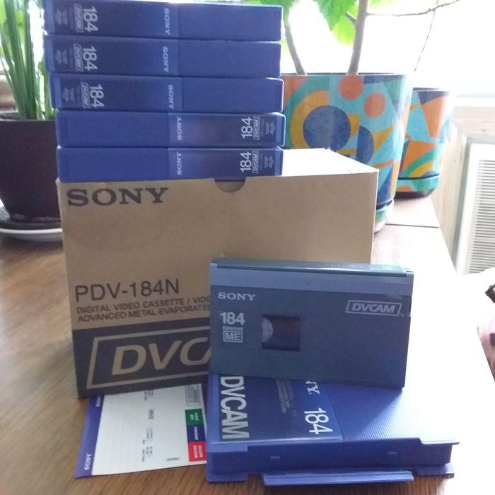 Кассеты SONY PDV-184N и для видеокамеры (маленькие)