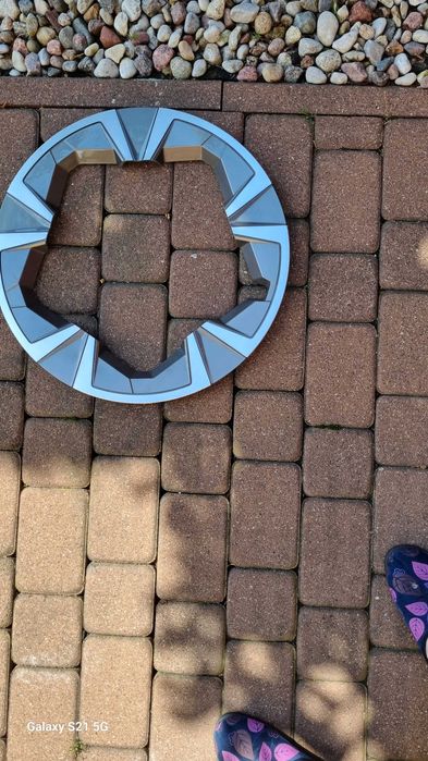 Sprzedam  NOWE  felgi   18