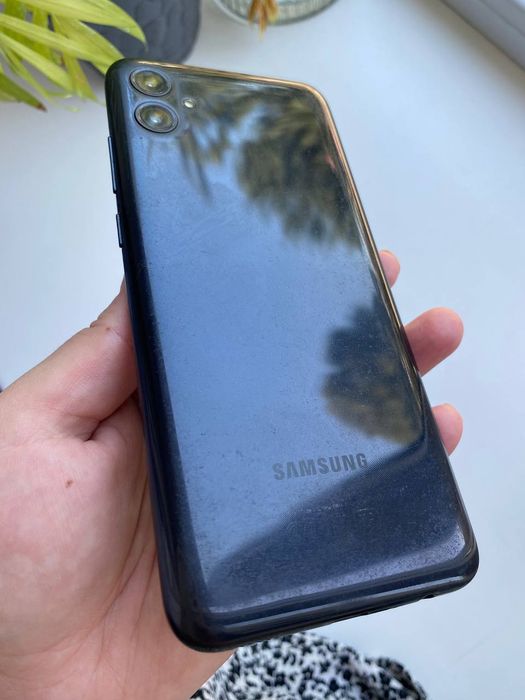 Продам телефон самсунг а04е