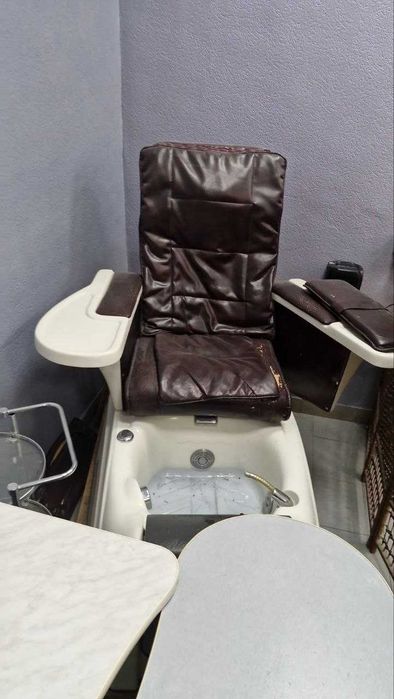 Терміново Продам масажне педикюрне крісло