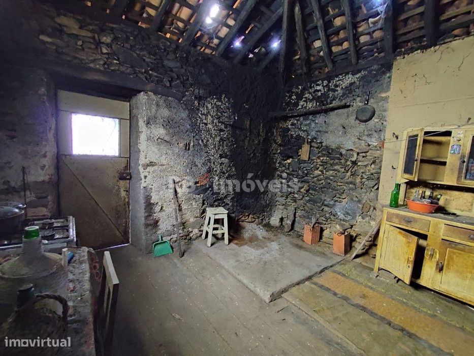 Moradia para recuperar com 2880m² - Beco, Ferreira do Zêzere