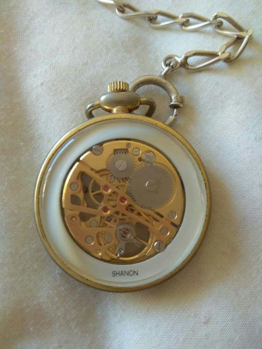 Relógio de bolso com cordão em prata