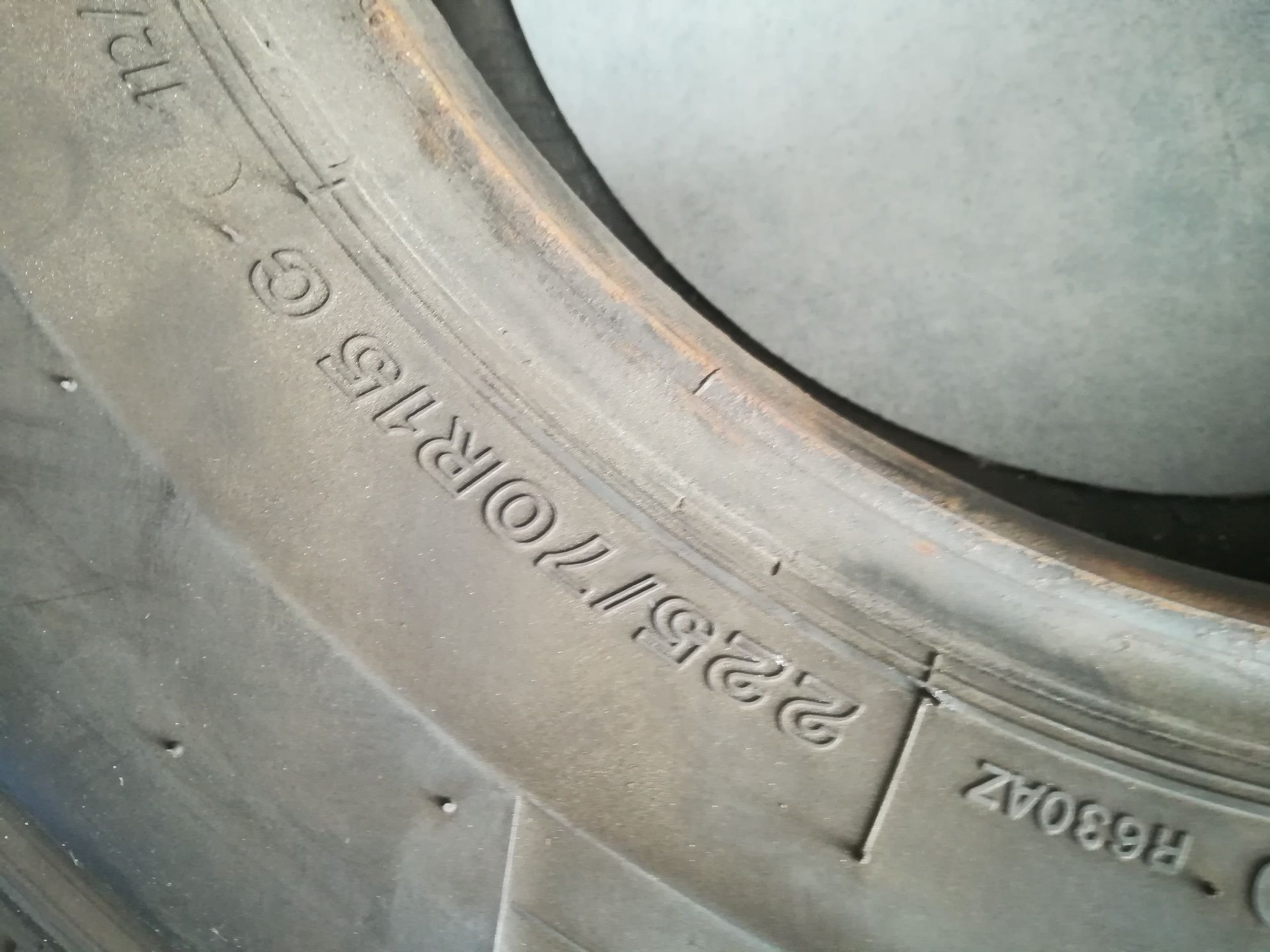 4 pneus 225 70 r15C Bridgestone