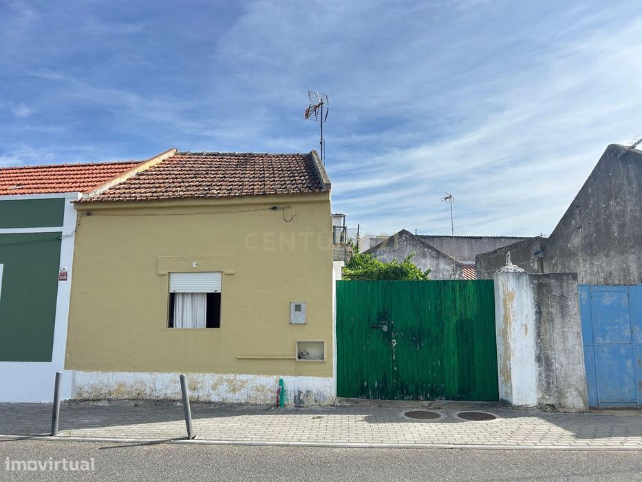 Moradia em Alcoentre - Sem título urbanístico