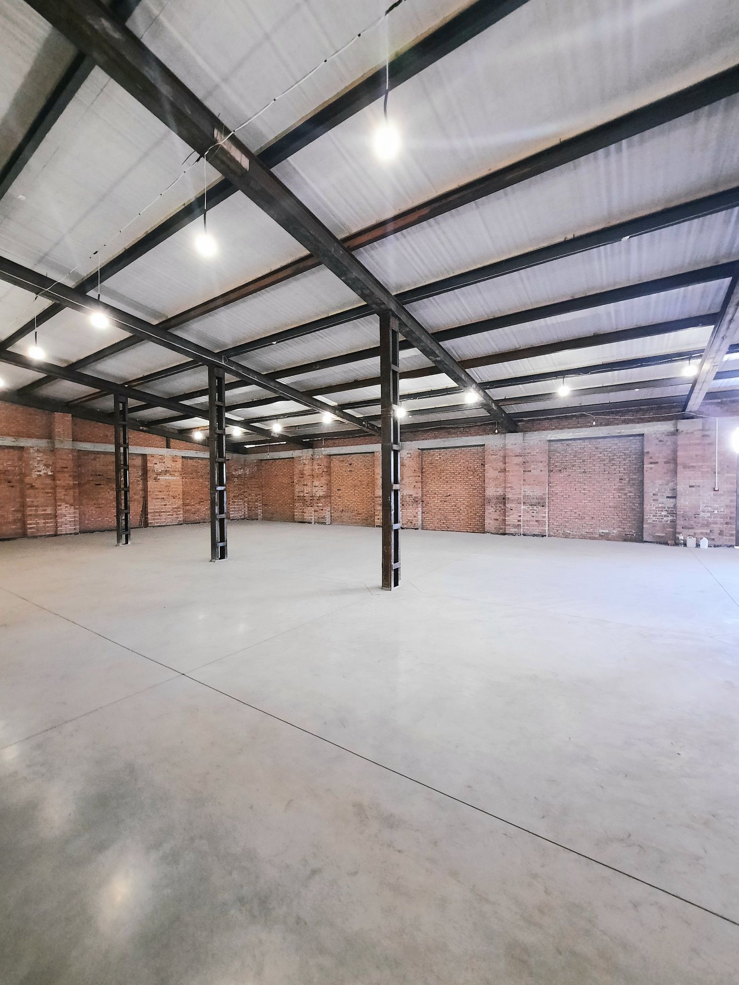Склад. Площа S= 500 m2. Рампа. Замостянський район.