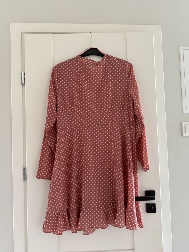 Missguided Plus - różowa sukienka w groszki - 44
