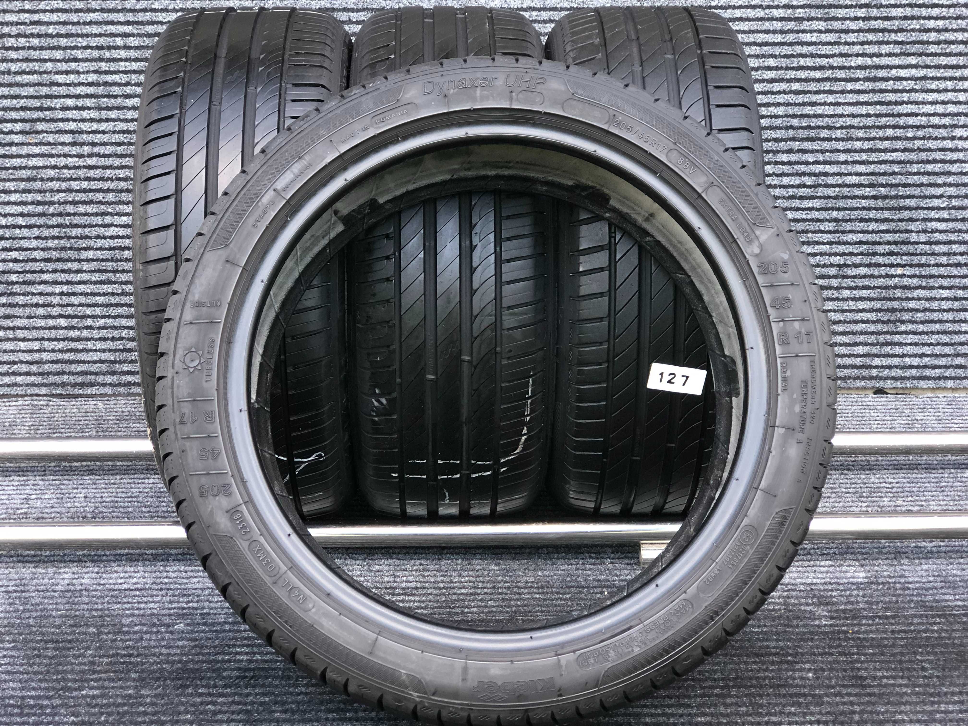 205/45 R17 Kleber