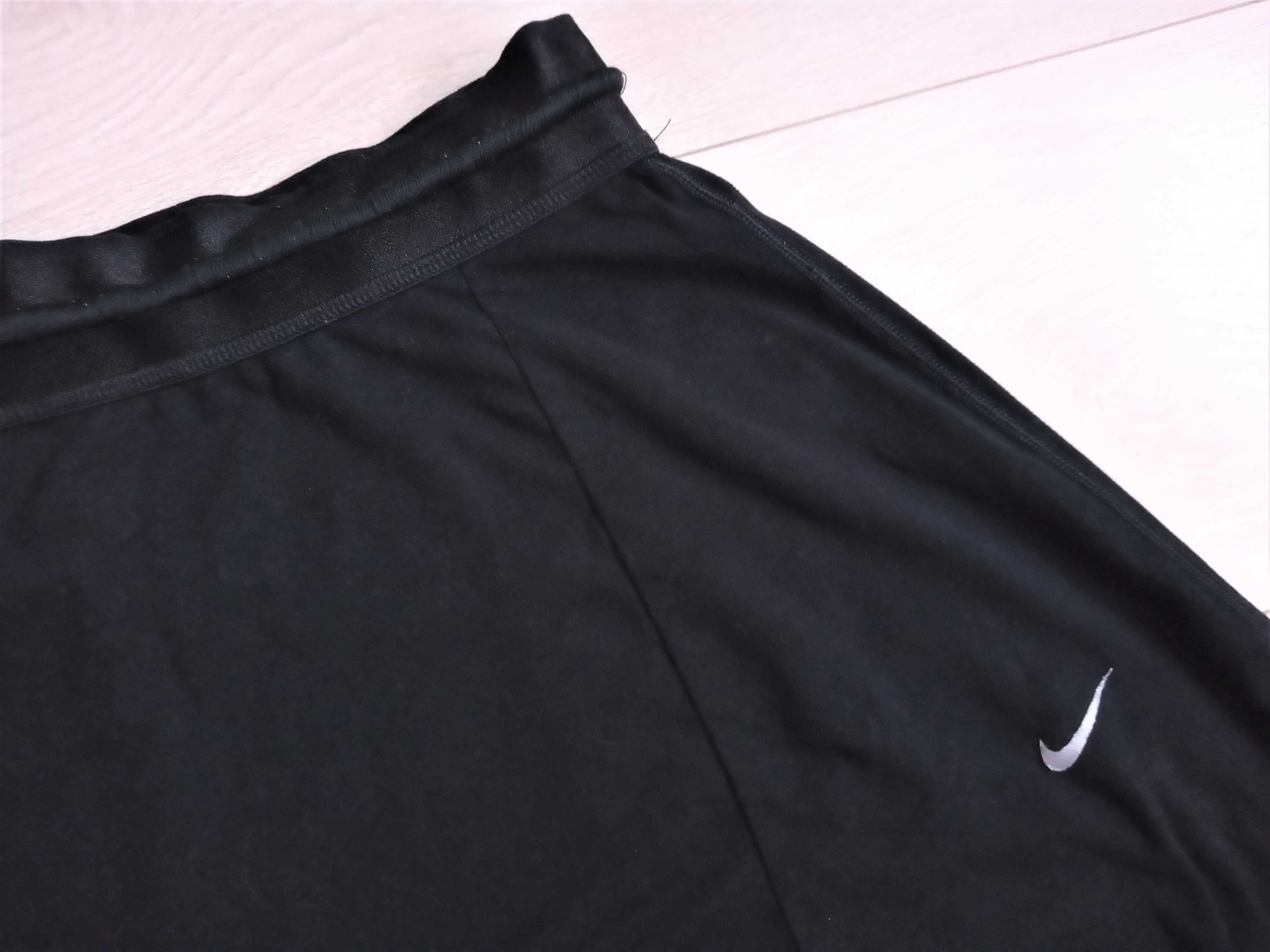 Czarne spodnie za kolano Nike charemki unisex