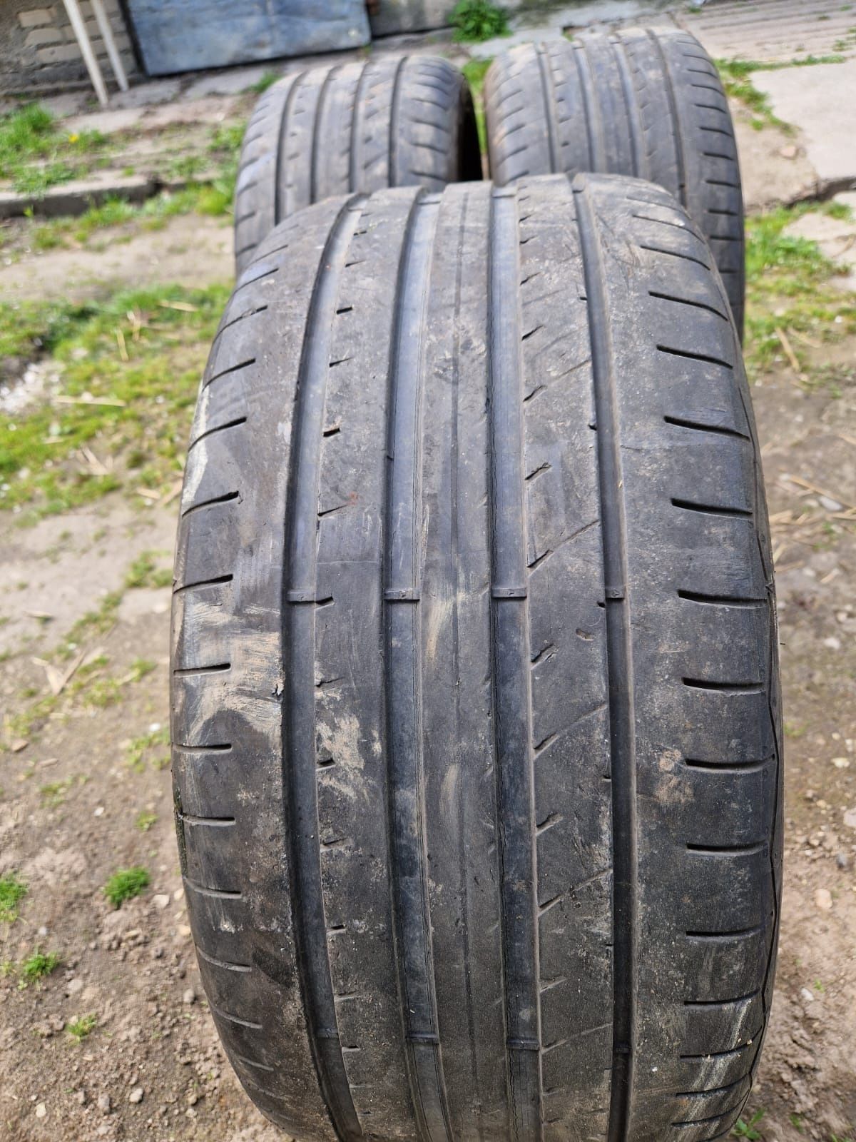 Sprzedam opony Dębica 245/40 r18