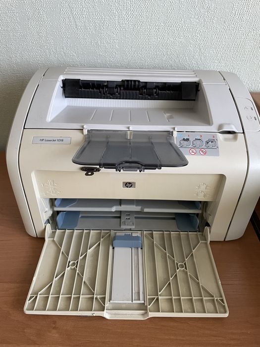 Продам лазерний принтер Hp LazerJet 1018 самовивіз або передоплата