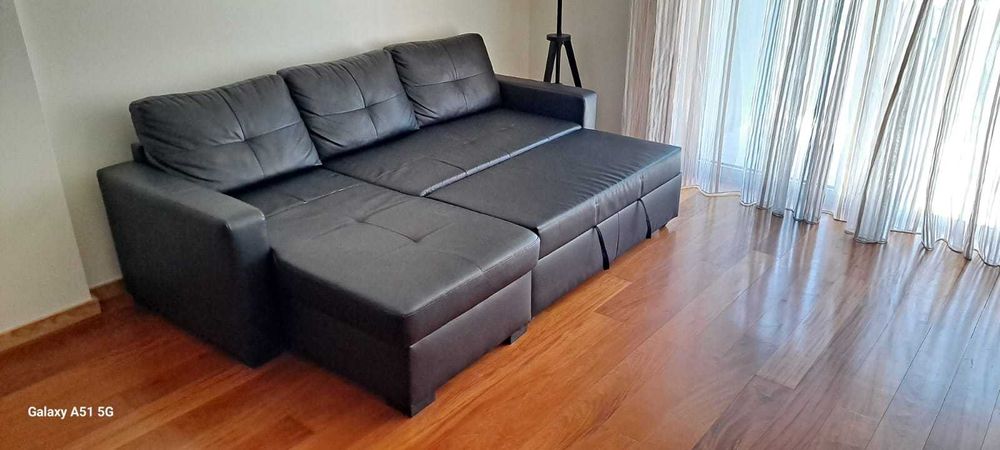 Sofá-cama FRIHETEN (IKEA) em pele com Chaise longue +  candeeiro
