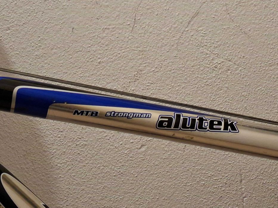 Suspensão, alumínio leve, 21 mudanças, travão disco