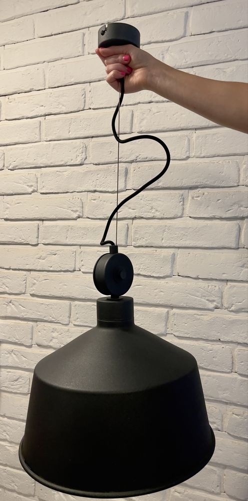 Czarna lapma wisząca z Castoramy - styl loft, stan bardzo dobry.