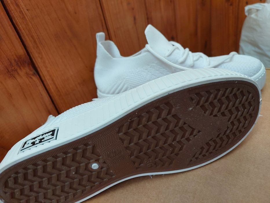 Кеди білі та легкі, нові, 36 розмір