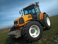 Renault Ares 725rz