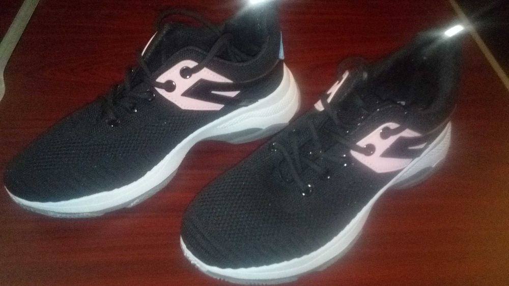 Кроссовки женские 40 размер