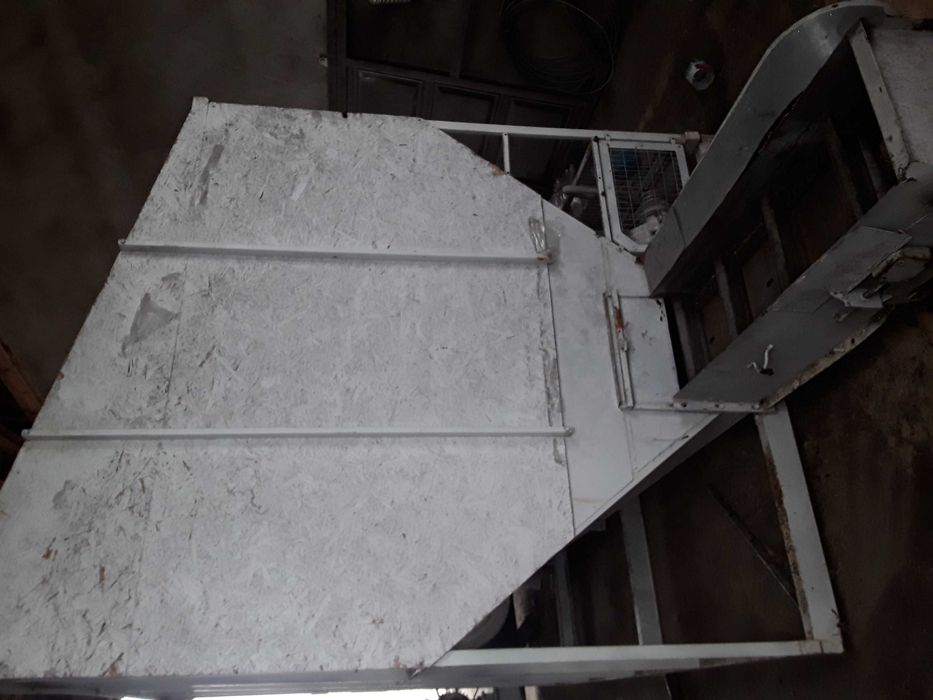 Прес для паливних брикетів