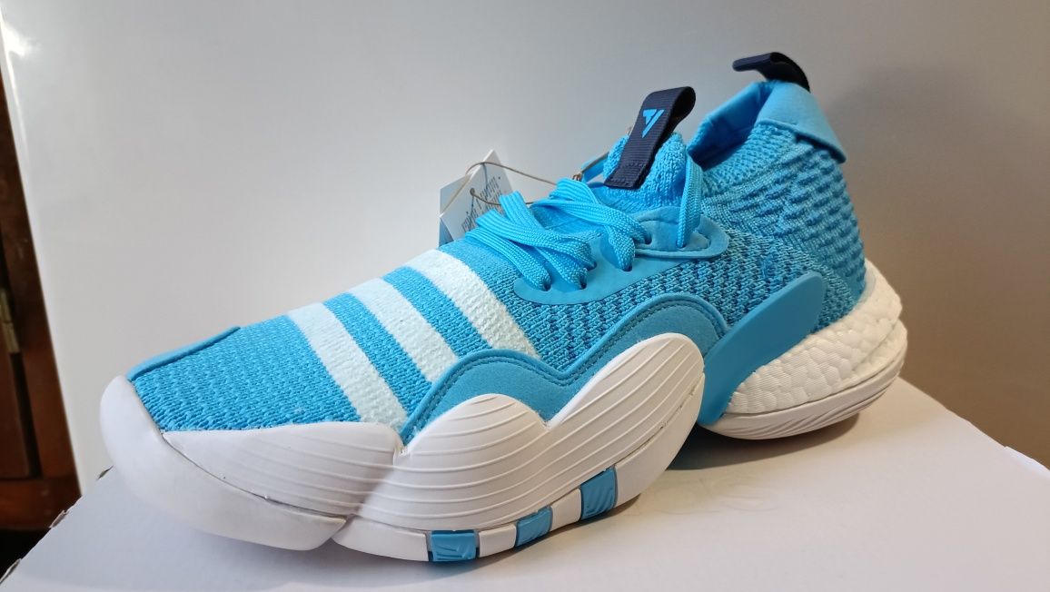 Баскетбольные кроссовки Adidas Trae 2