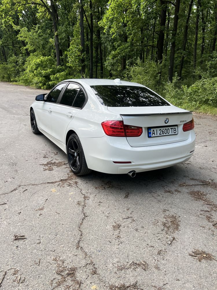 Bmw 320i f30 без вкладень