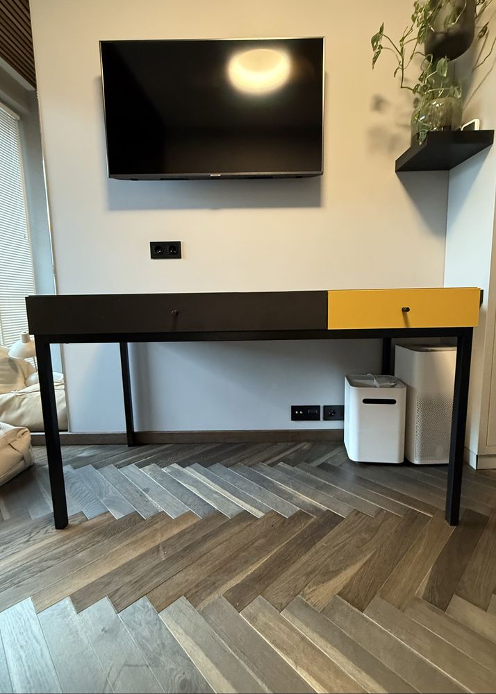 Biurko VOX Creative czarno-żólte stan super 136x67