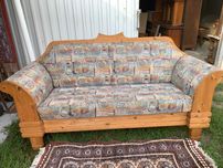 Sosnowa ładna sofa