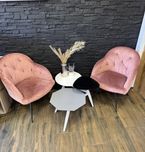 2 Fotele pudrowy róż  plus stolik kawowy