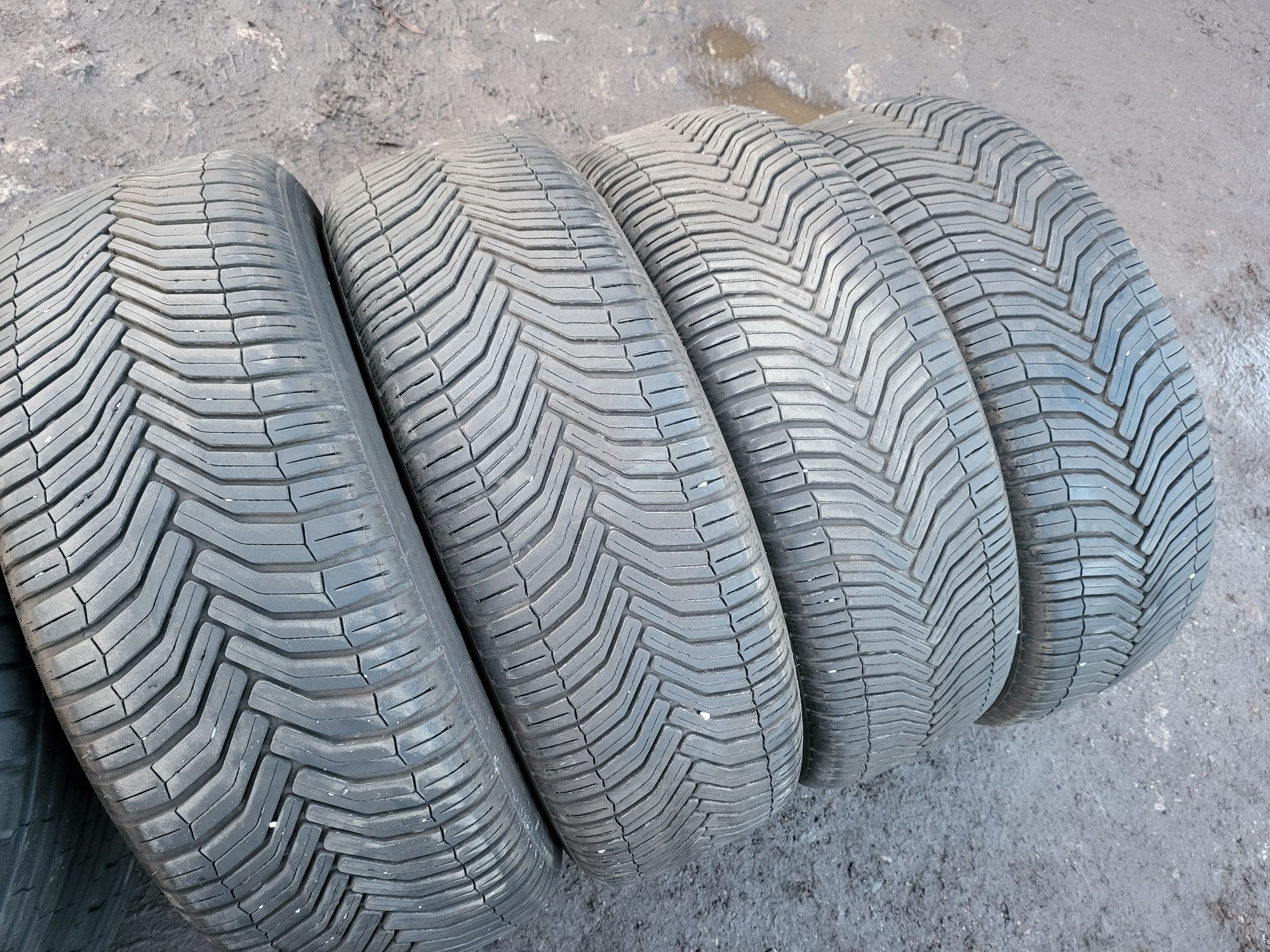 Opony całoroczne 225/65/17 Michelin Crossclimate Suv bieżnik 6mm, 2020