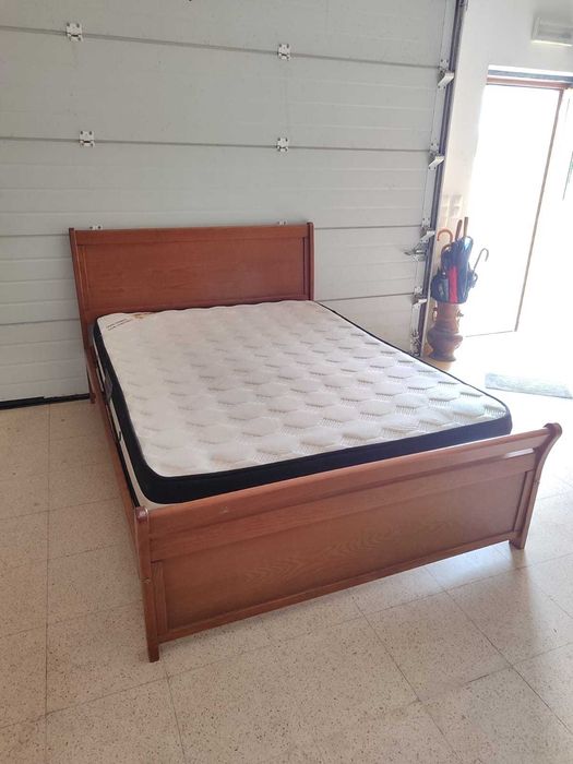 cama de madeira maciça