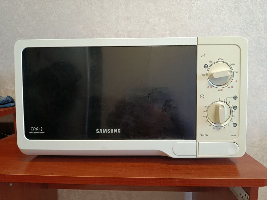 Микроволновка Samsung з грилем на биокерамике