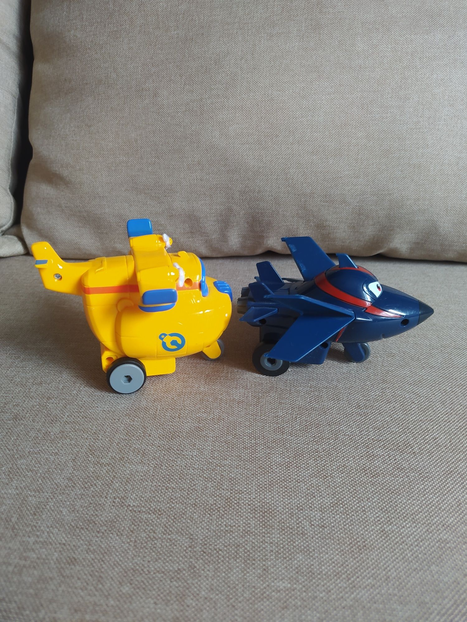 Zabawki samoloty Super Wings Śrubek i Agent Chase 2 sztuki