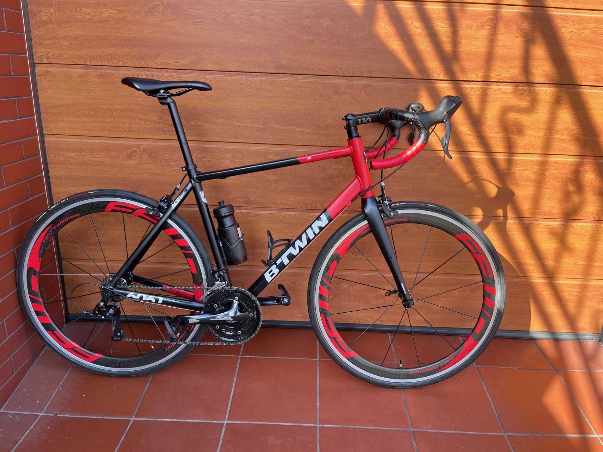 Rower szosowy B'twin triban 520 btwin szosa karbonowe koła i widelec