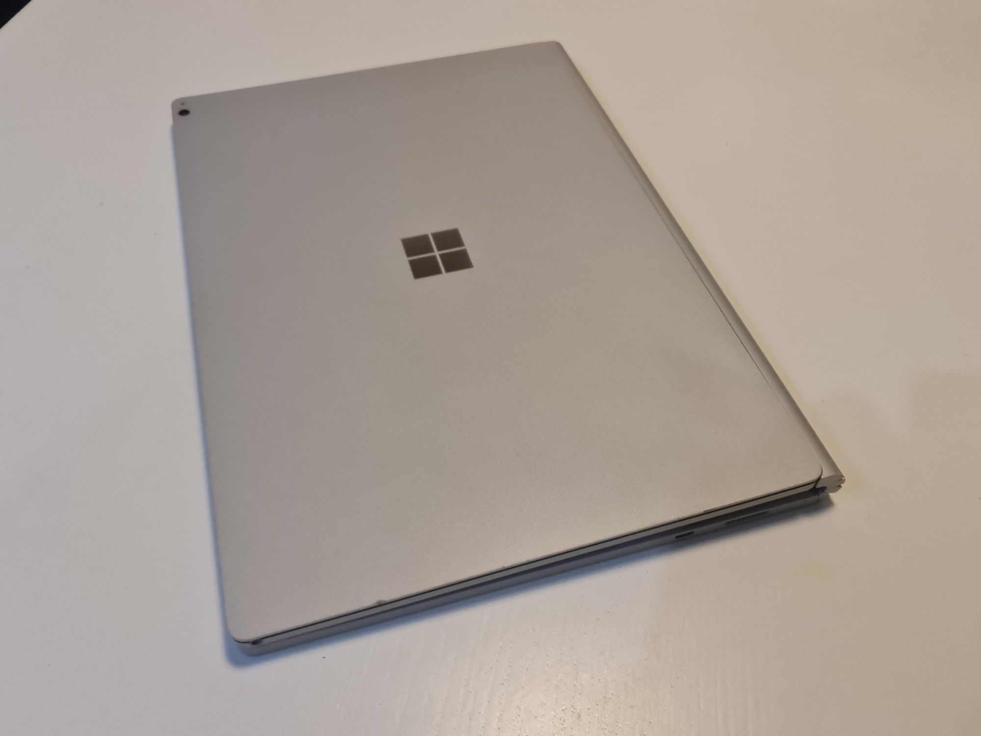 Microsoft Surface book 2 15 cali i7 1TB 16 GB GeForce GTX1060
