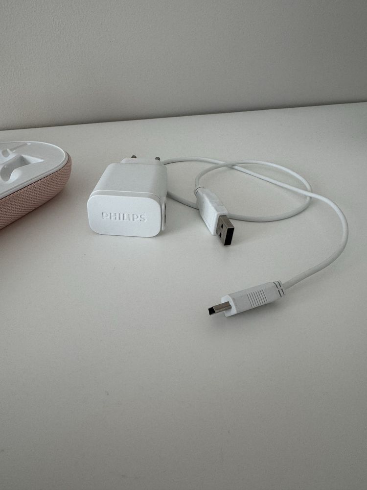 Etui podróżne plus ładowarka do szczoteczki sonicznej Philips