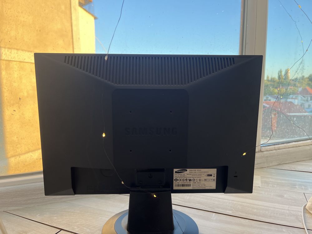 Монитор Samsung SyncMaster 920NW