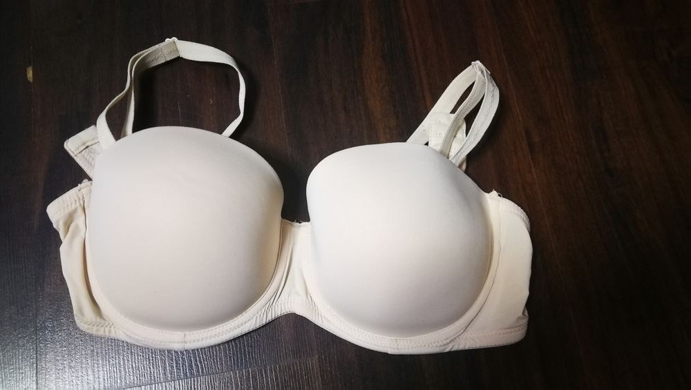 Dwa staniki cieliste 85E