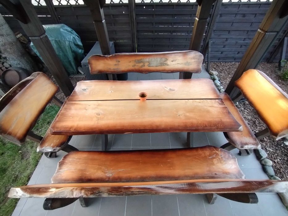 Biesiadny drewniany komplet mebli góralskich