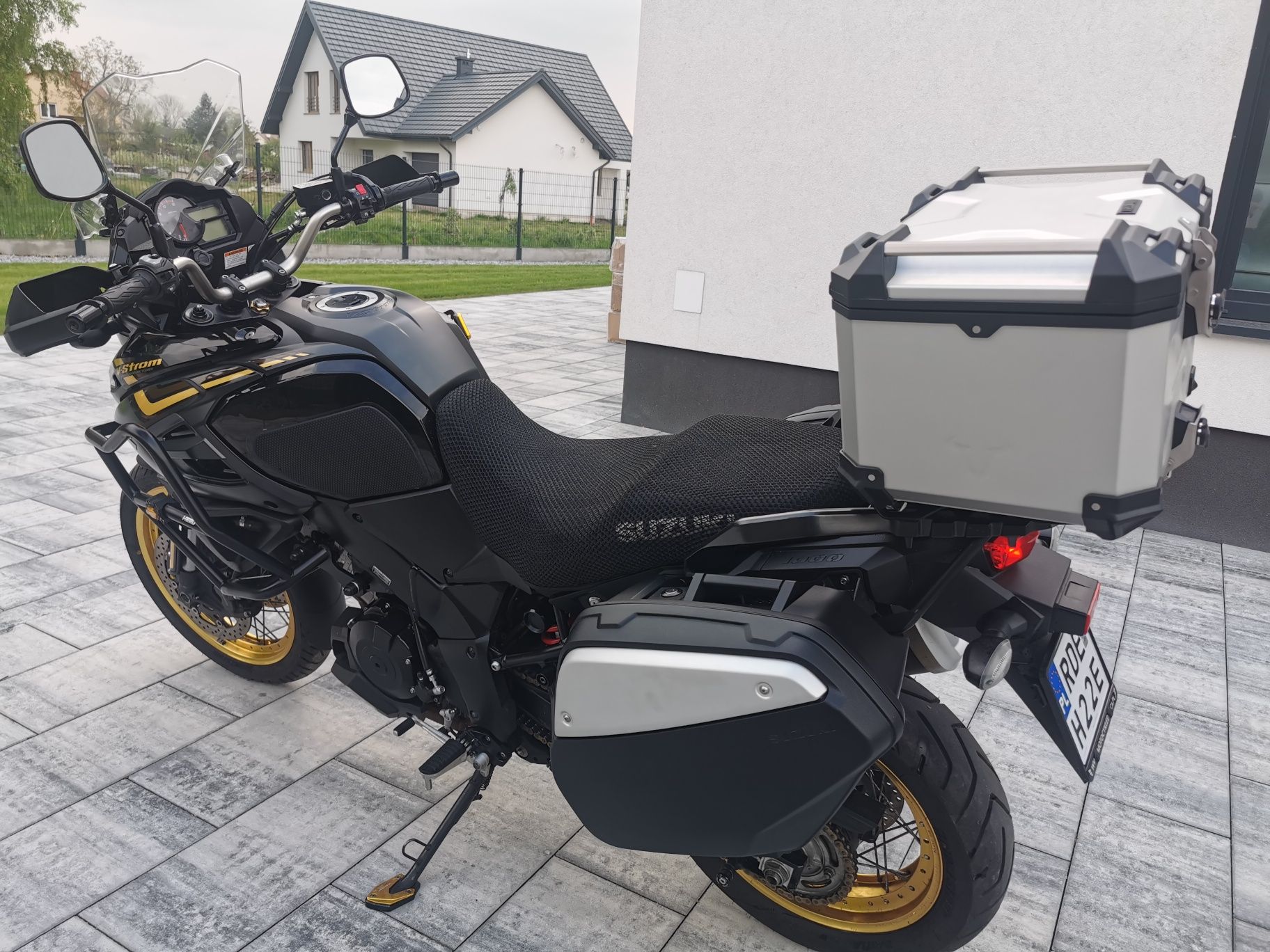 Suzuki v strom 1000 XT