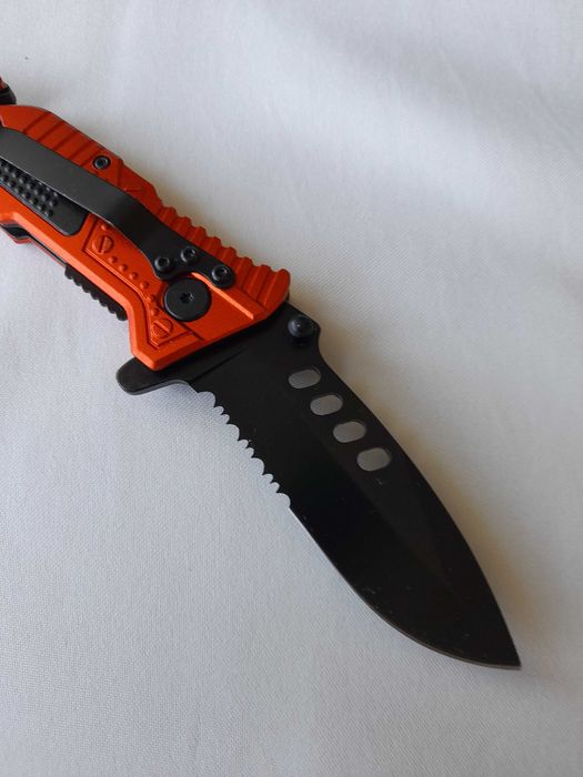 Nowy nóż składany