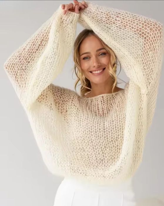 Свитерок - паутинка - ручная работа