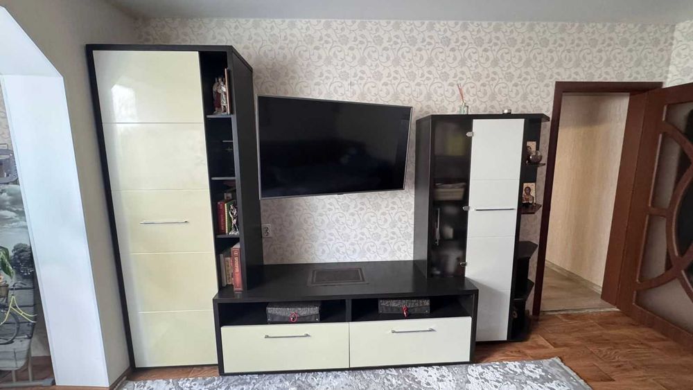 Стінка у вітальню в гарному стані