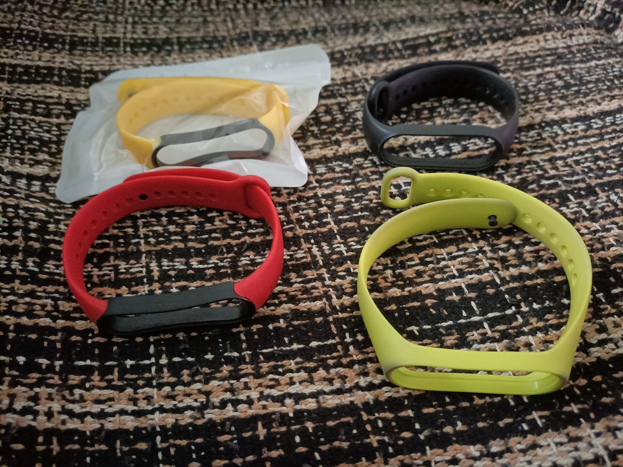 4 Pulseiras Xiaomi Mi Band 5 + Cabo de Carregamento