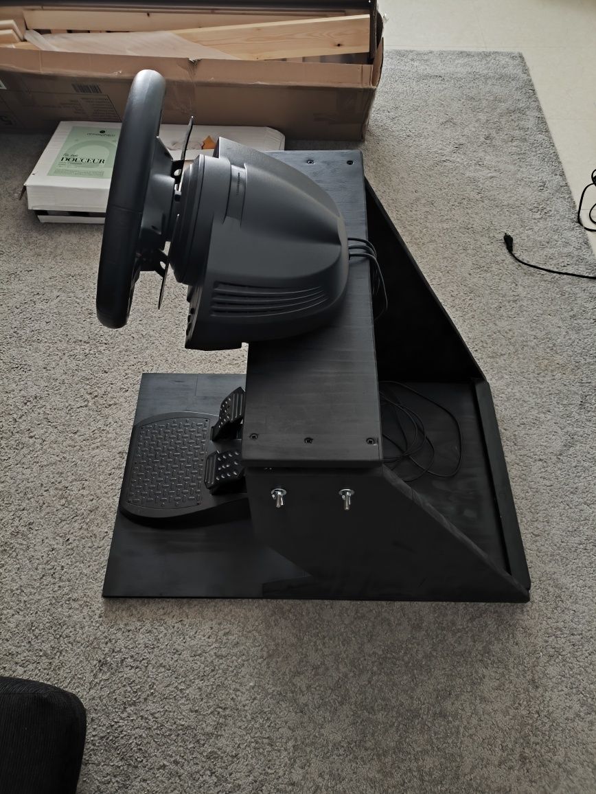 PS4 Slim (1tb) + Volante Thrustmaster T150
