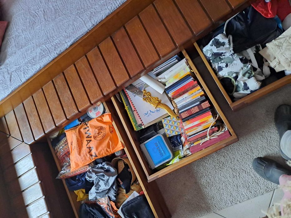 Conjunto 2 camas de corpo e meio. Pinho