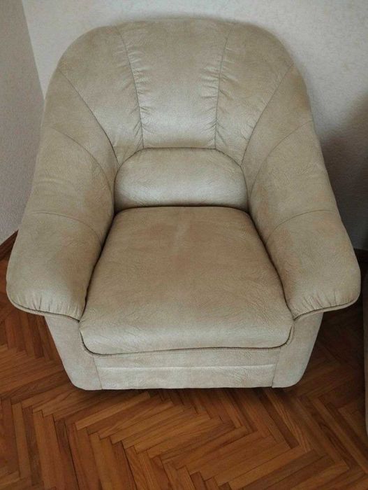 Диван розкладний та два крісла