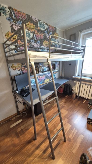łóżko piętrowe z biurkiem Ikea Svarta