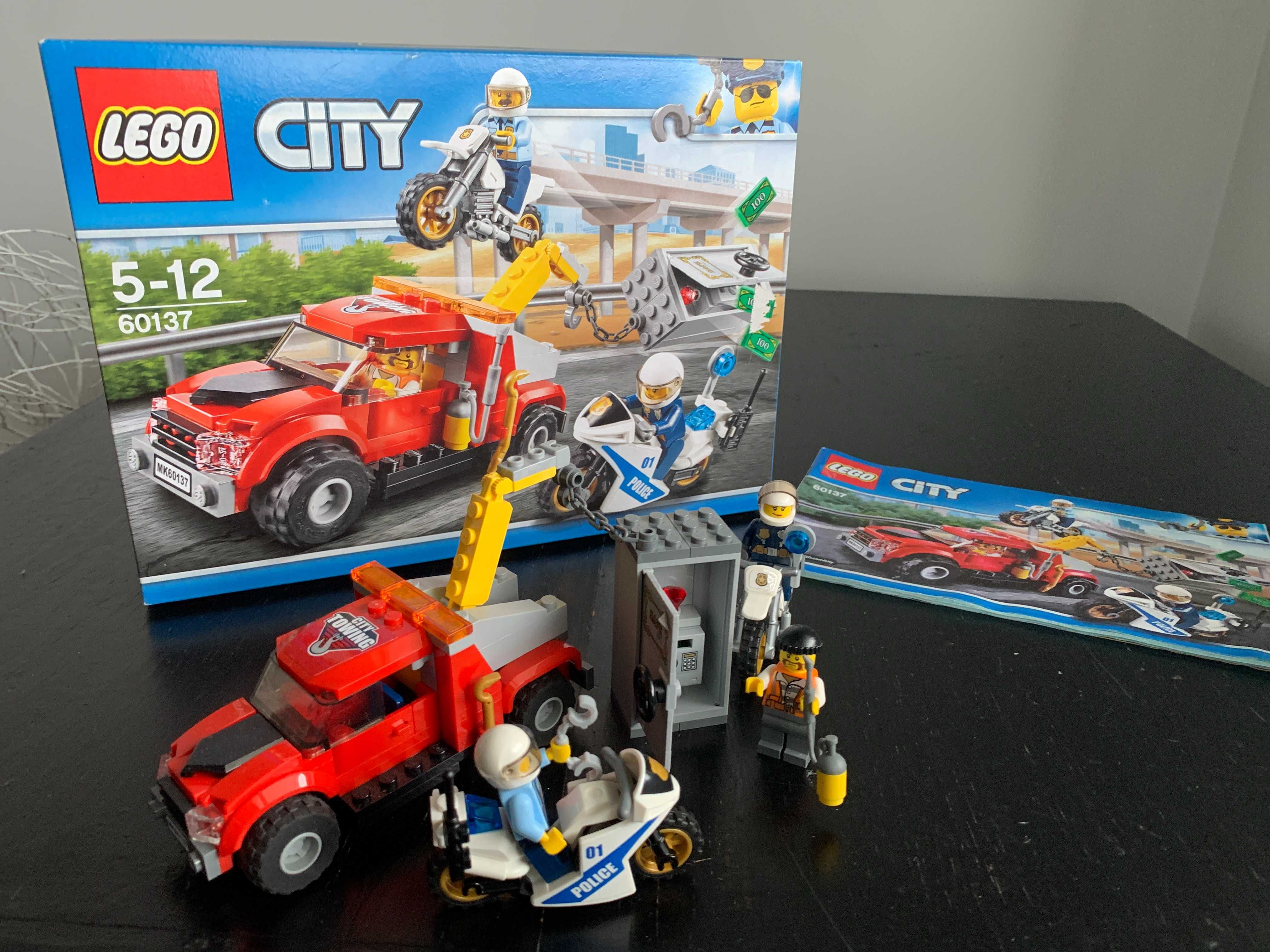 LEGO City Police : 60137 : Camião Reboque em Dificuldades