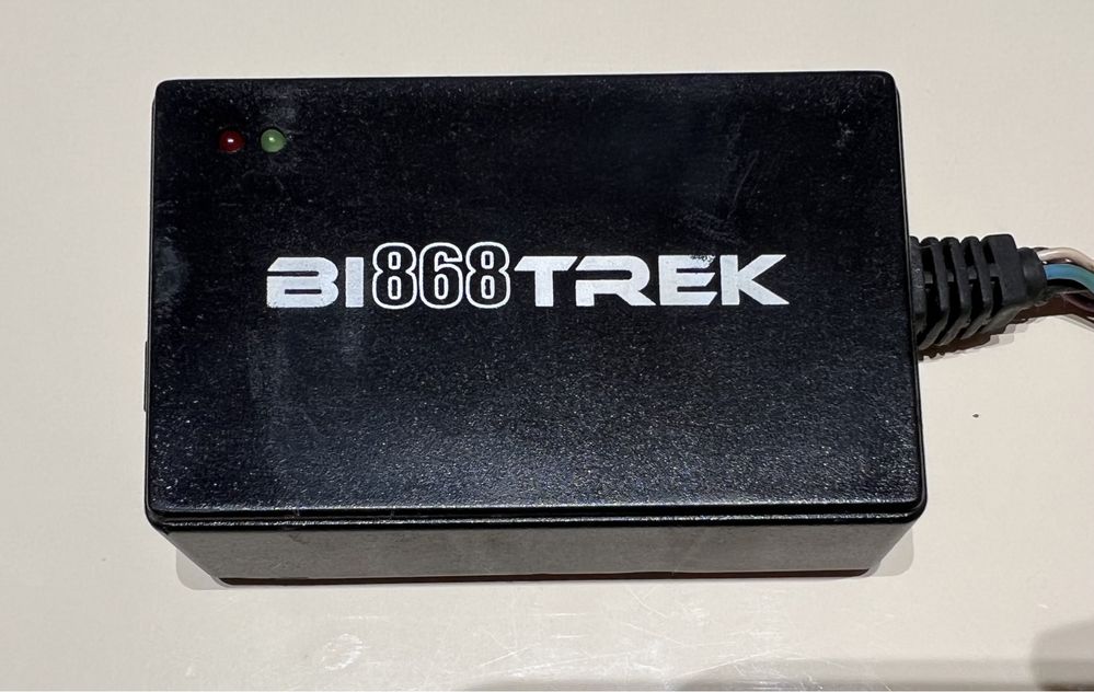 GPS трекер Bitrek B1868Trek для автомобилей