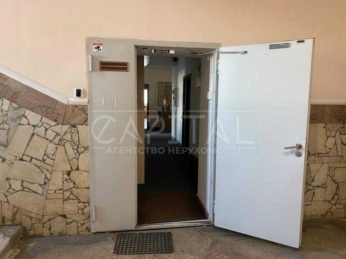 Офіс 450 м². Кабінетна система. 5 хв від ст. м. ПОЧАЙНА