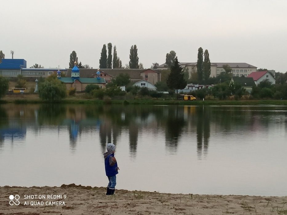 Продається земельна ділянка 10 соток  недалеко від центру села