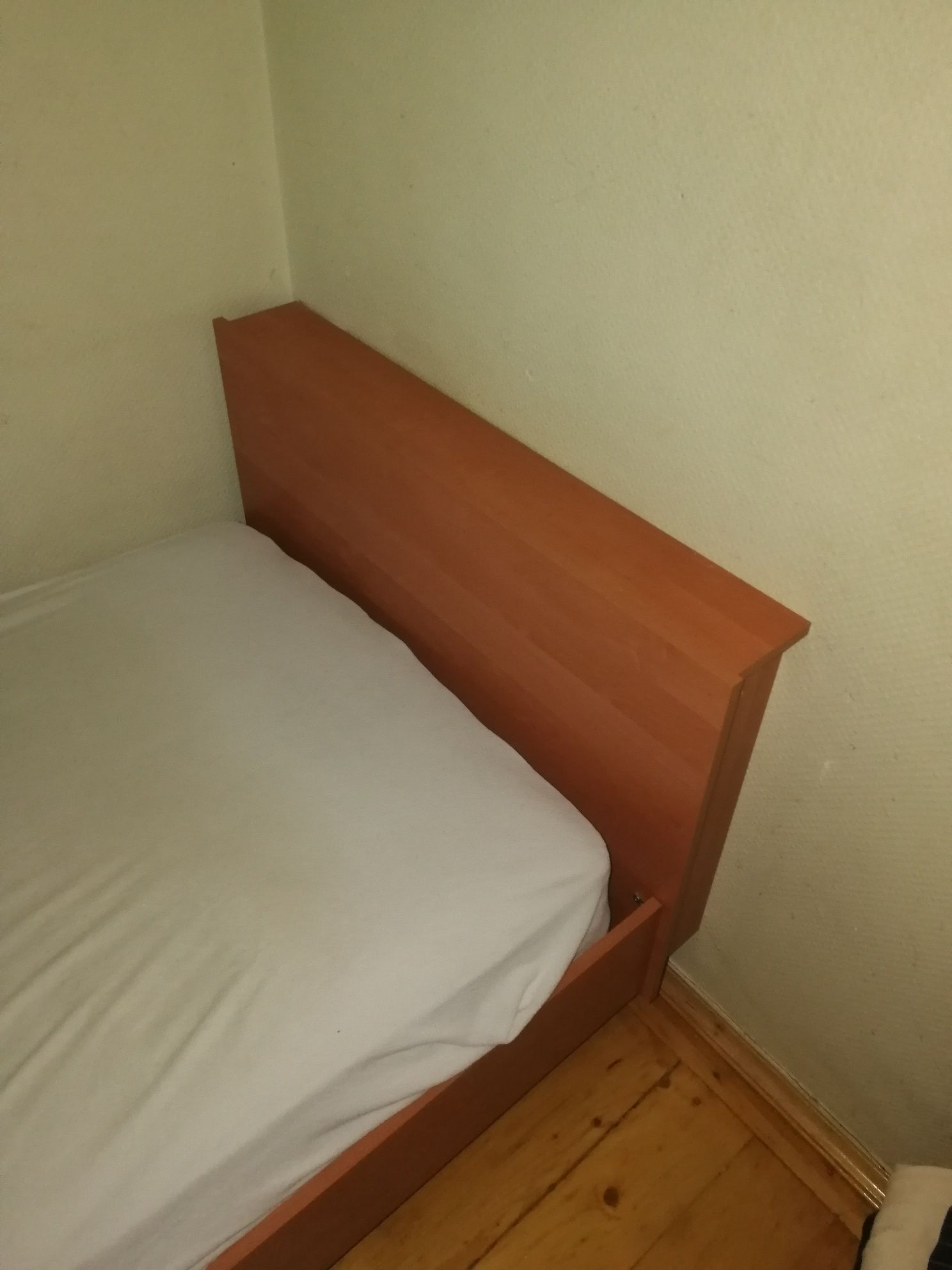 Кровать с ортопедическим матрасом 200х90